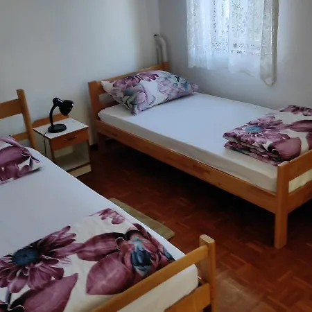 Holiday Home Petrovac Vikendica *
